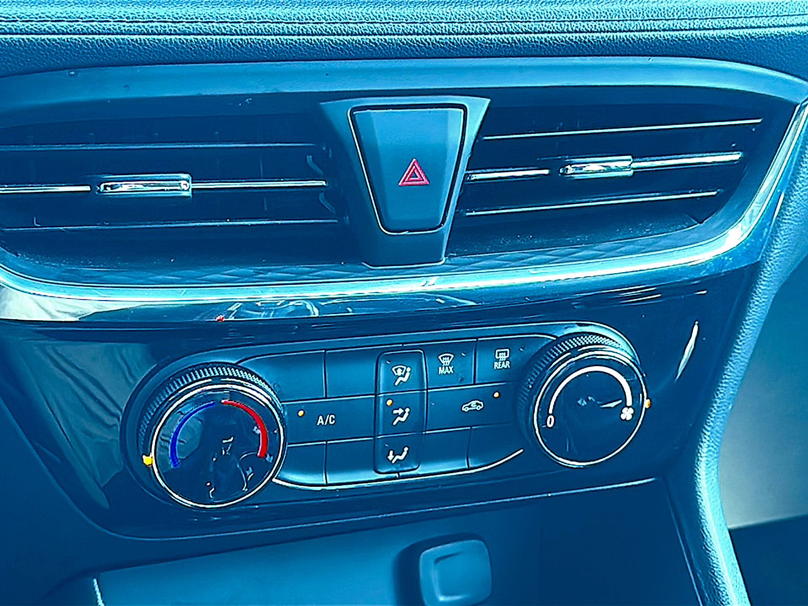 Used 2024 Buick Encore GX Sport Touring image 33