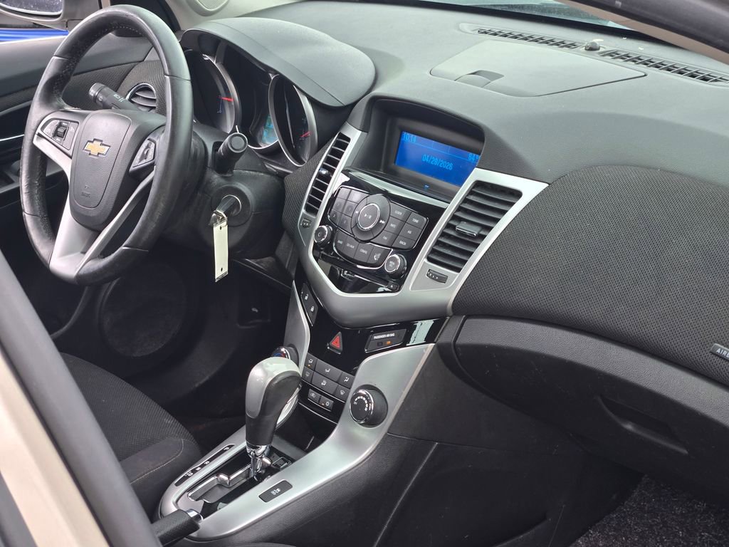 Used 2013 Chevrolet Cruze LT FWD image 9