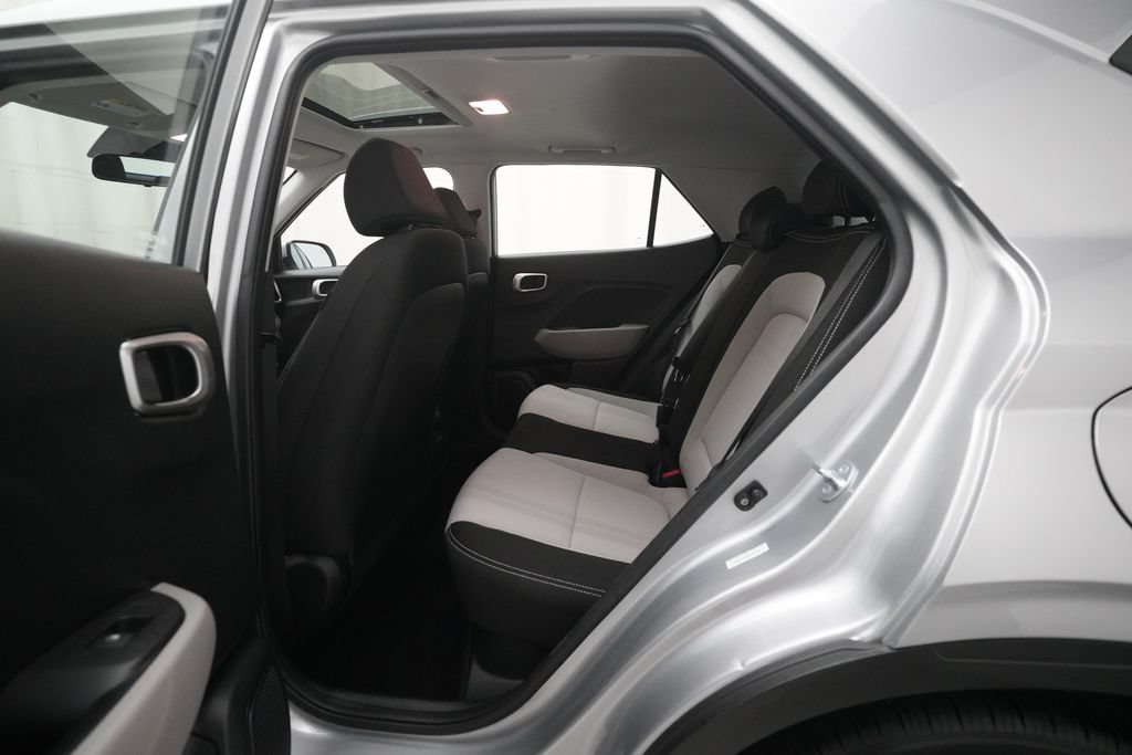 Used 2025 Hyundai Venue SEL FWD image 15
