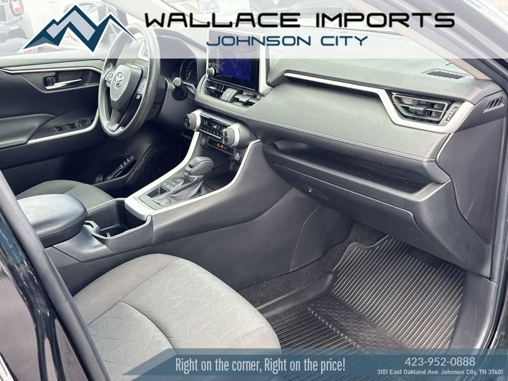 Used 2023 Toyota RAV4 XLE AWD/4WD image 37