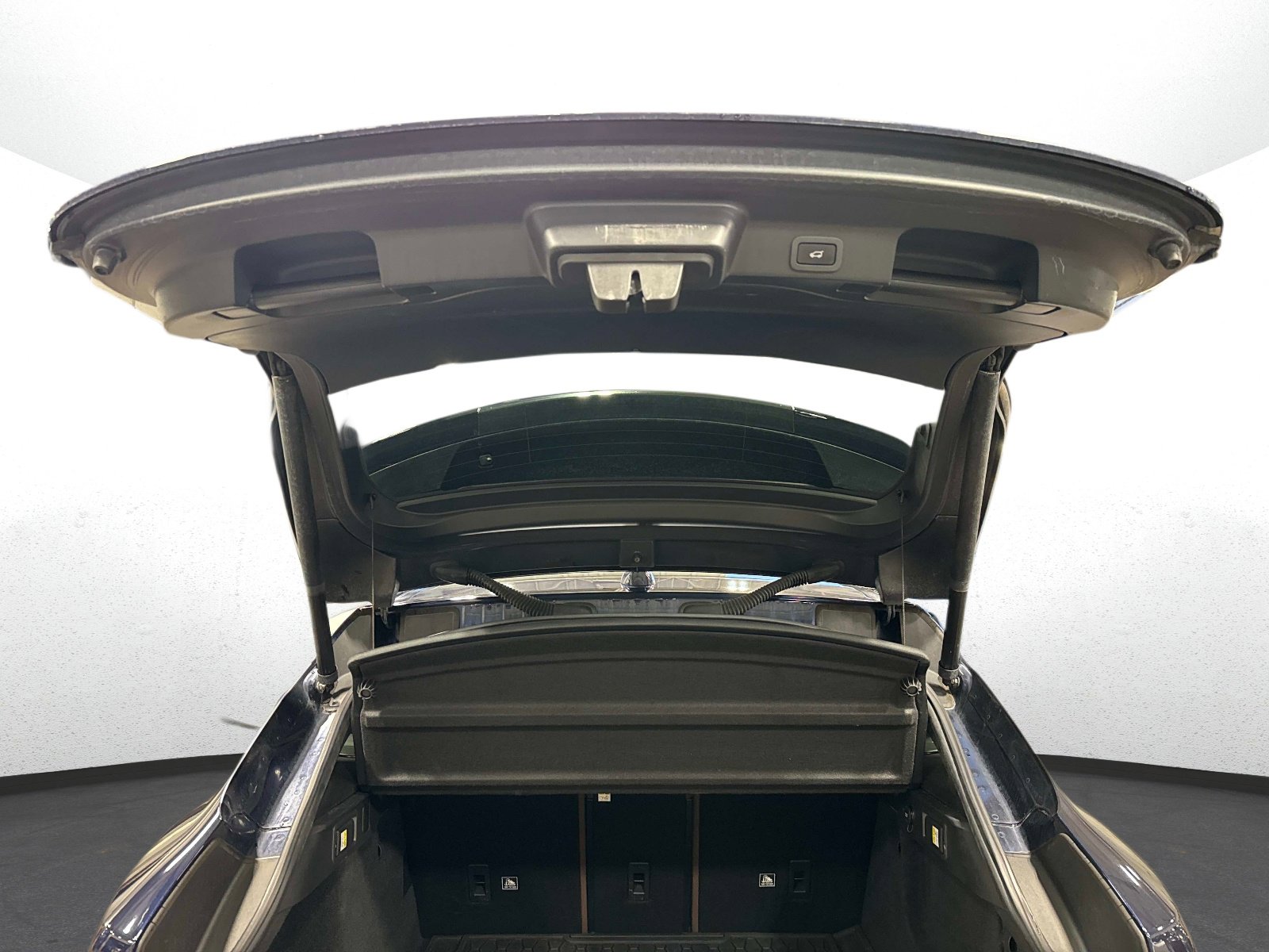 Used 2018 Jaguar F-PACE S image 12