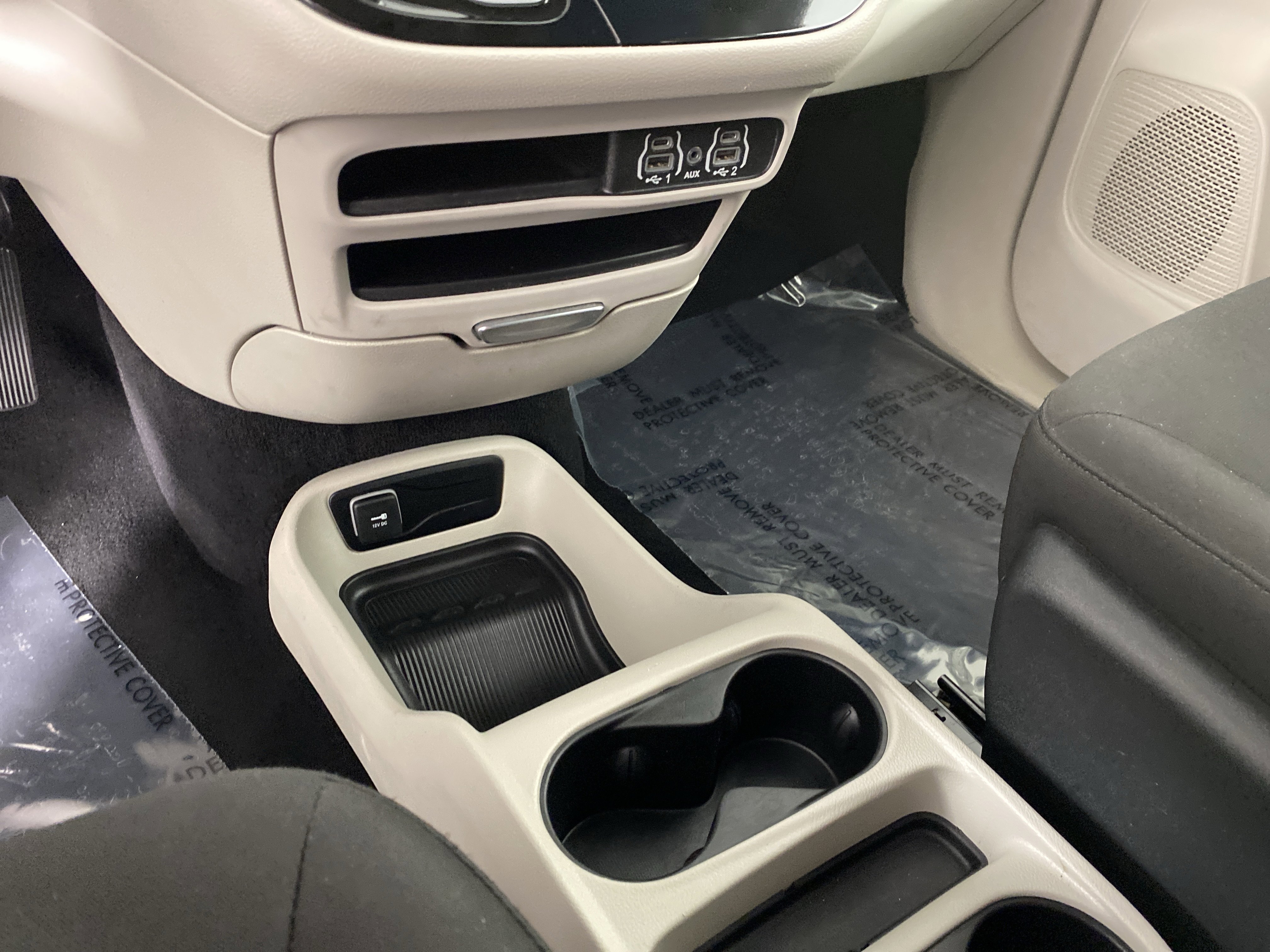 Used 2023 Chrysler Voyager LX image 30