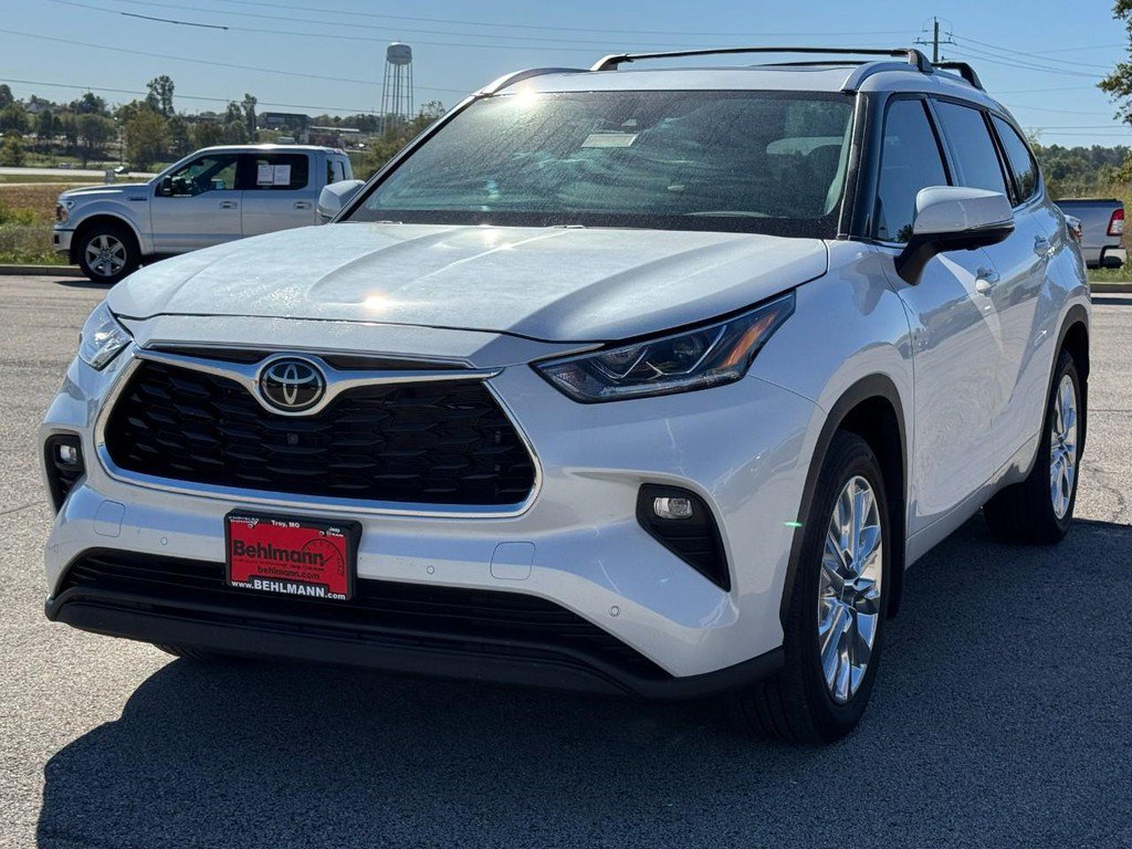 Used 2023 Toyota Highlander Limited AWD/4WD image 11