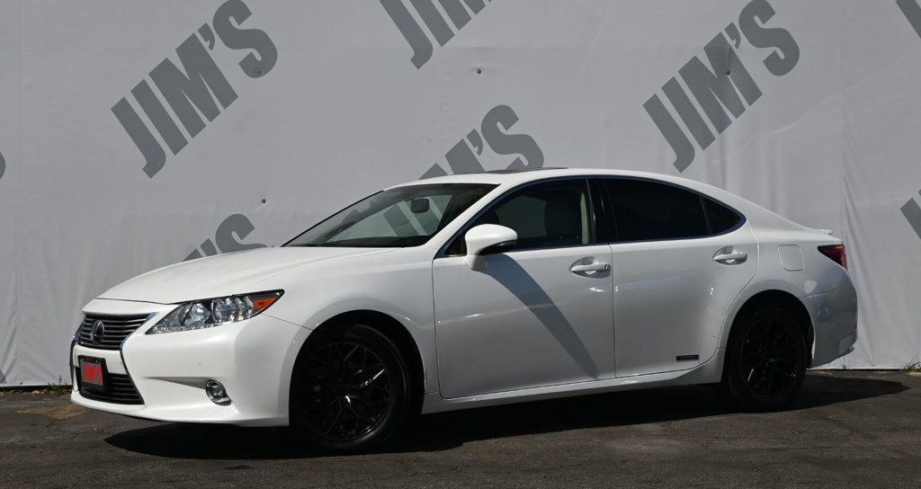 Used 2015 Lexus ES 300h 4dr Sedan Hybrid w/ Navigation System Package