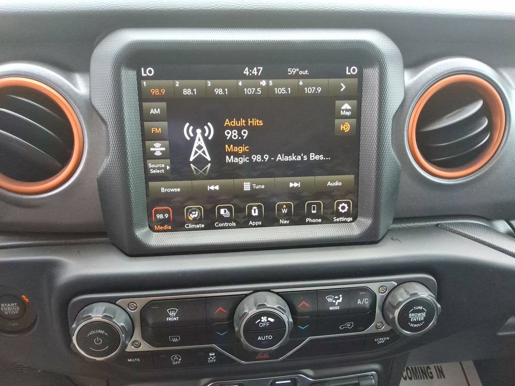 Used 2023 Jeep Gladiator Mojave AWD/4WD image 14