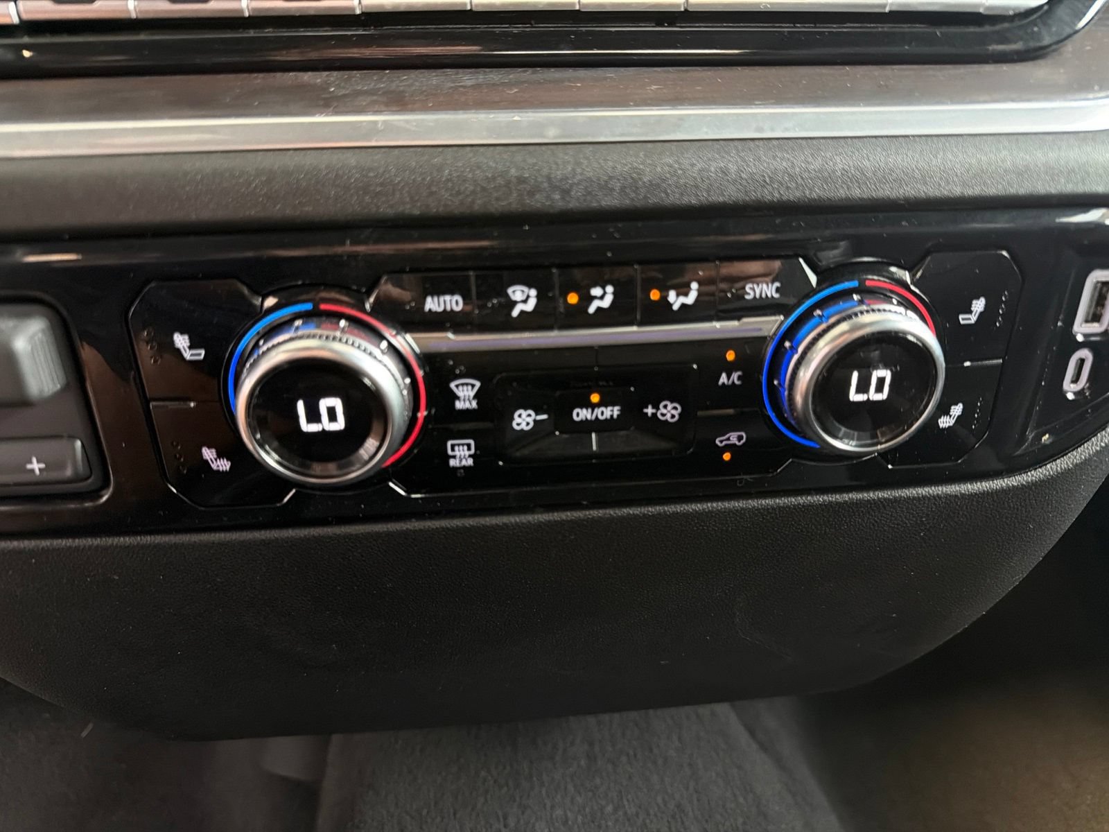 Used 2026 GMC Sierra 1500 SLT AWD/4WD image 22