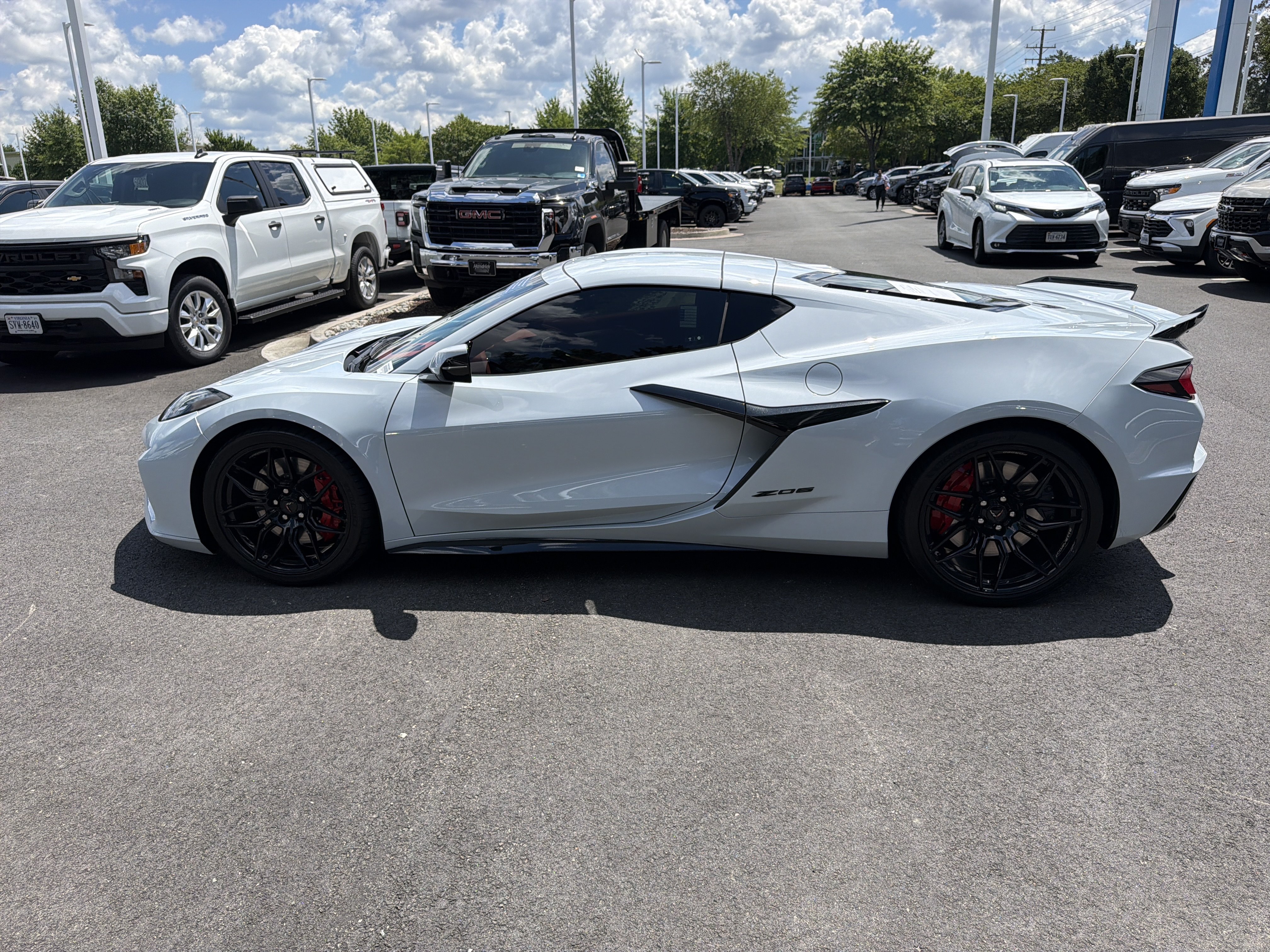Used 2024 Chevrolet Corvette Z06 RWD image 7
