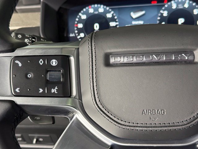 Used 2025 Land Rover Discovery Metropolitan Edition AWD/4WD image 33
