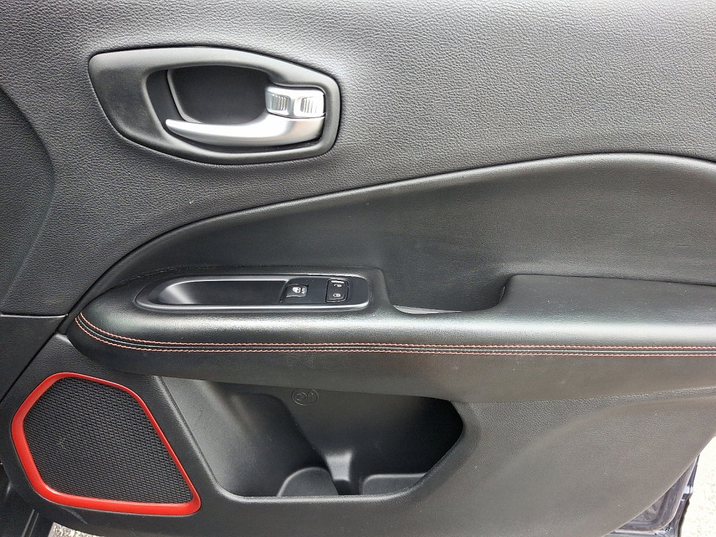 Used 2021 Jeep Compass Trailhawk image 10