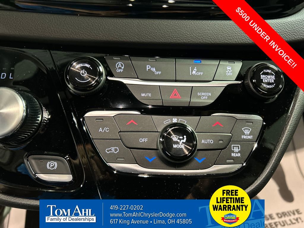 New 2026 Chrysler Voyager LX image 17