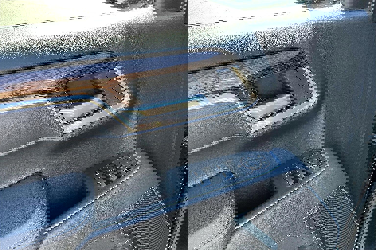 Certified 2025 Chevrolet Silverado 1500 LT image 19