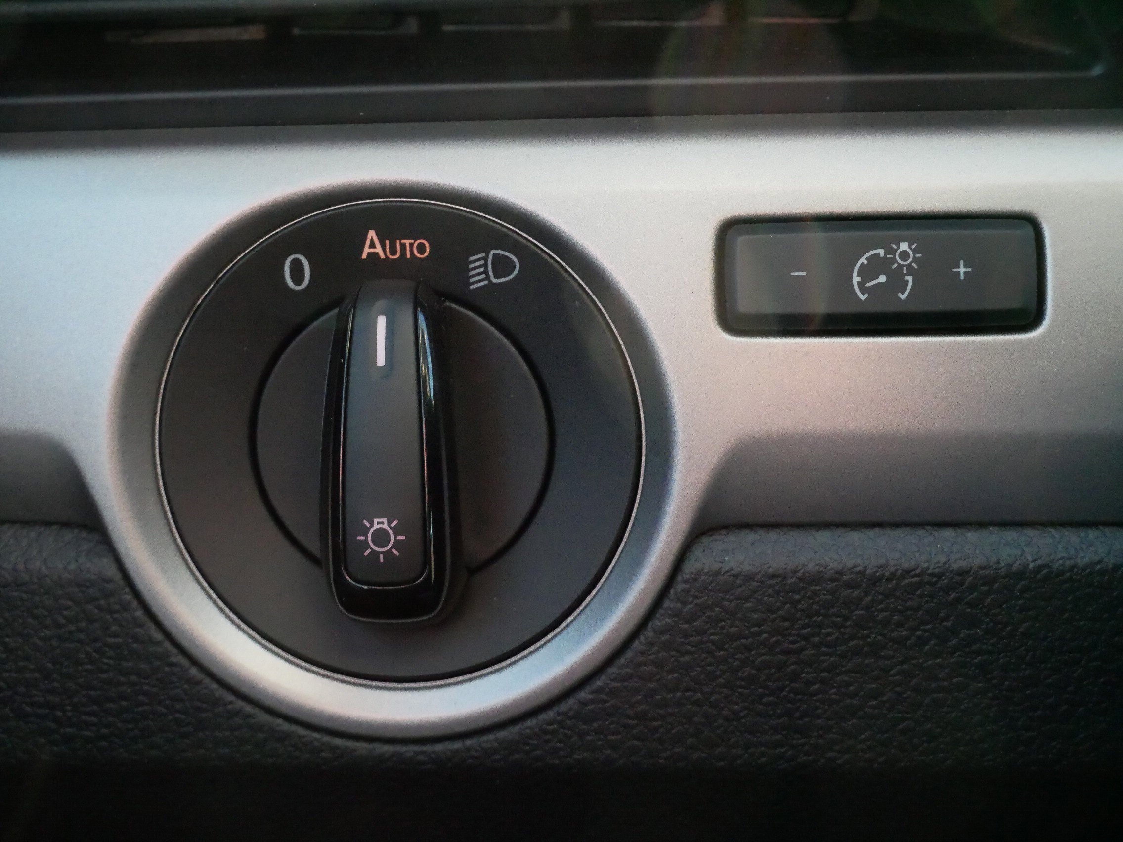 Certified 2020 Volkswagen Passat 2.0T SE w/ Sunroof Package image 26