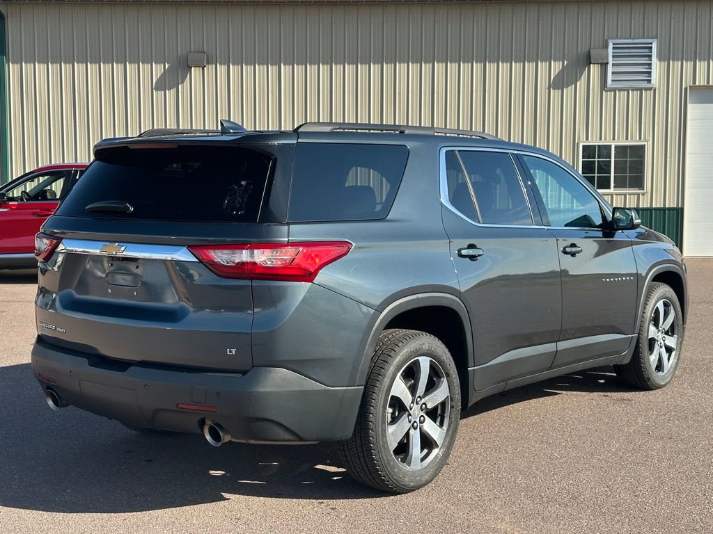 Used 2021 Chevrolet Traverse LT w/ LT Premium Package image 6