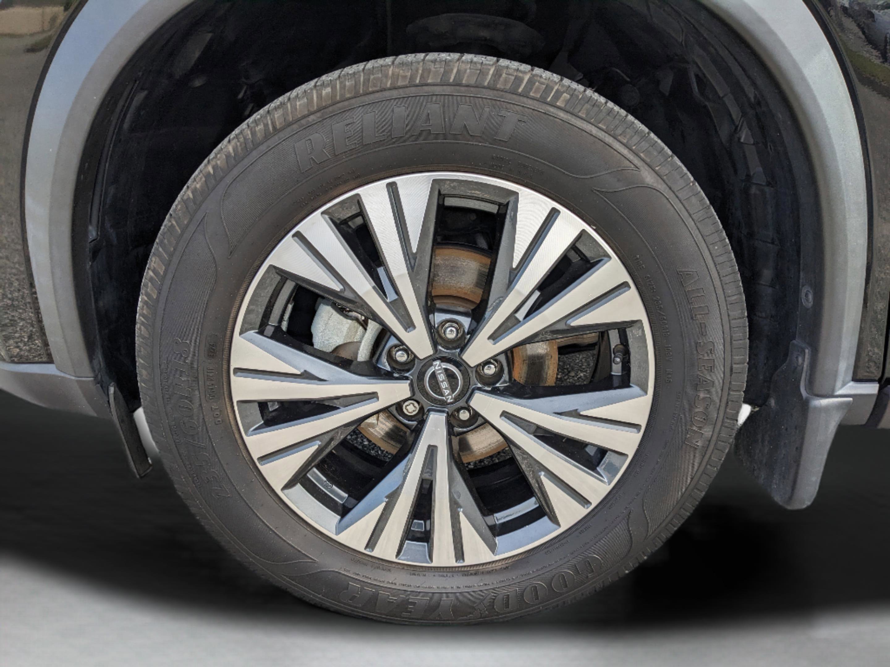 Used 2022 Nissan Rogue SV FWD image 11