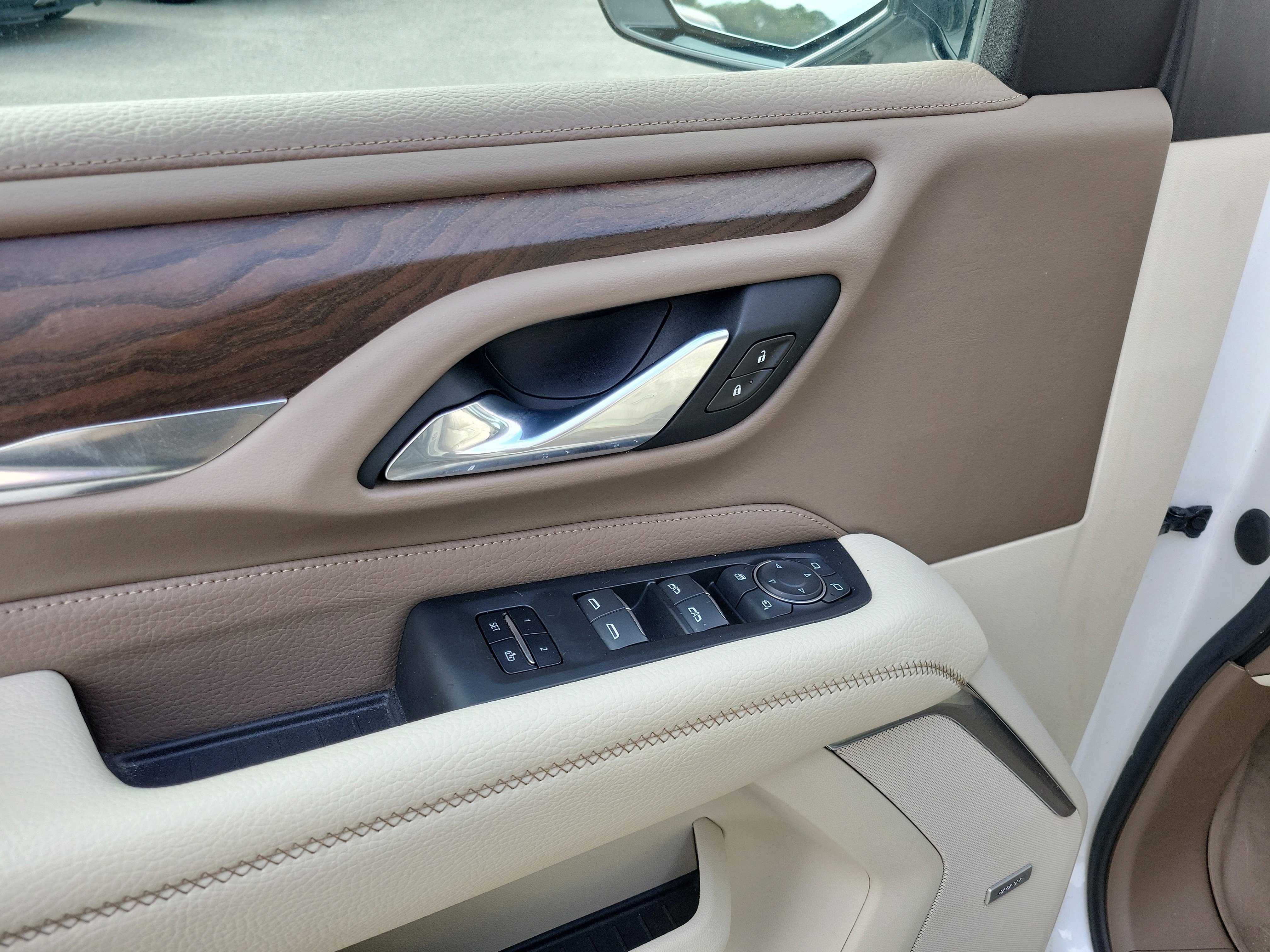 Used 2021 GMC Yukon Denali w/ Denali Premium Package image 6