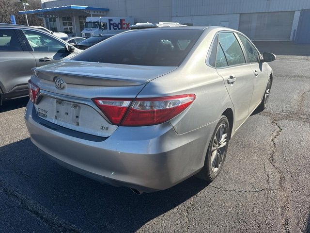 Used 2017 Toyota Camry SE image 3