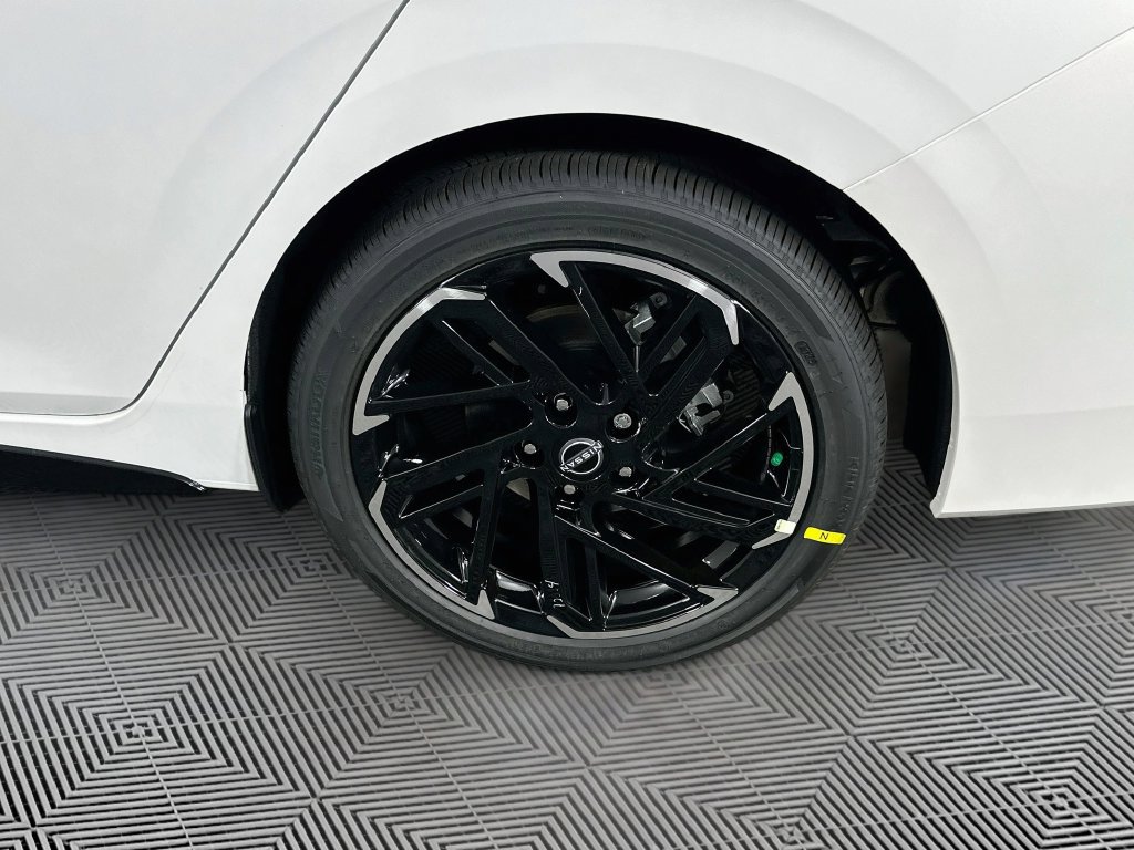 New 2027 Nissan Sentra SR w/ Floor Mat Package FWD image 36