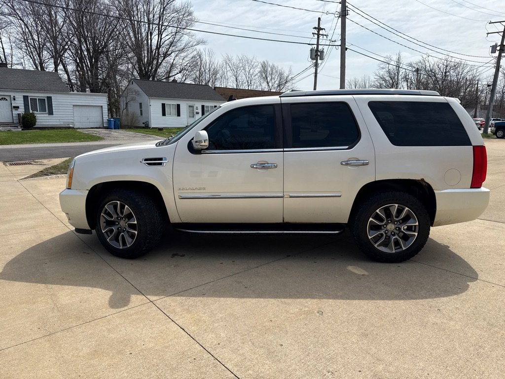 Used 2010 Cadillac Escalade AWD image 5