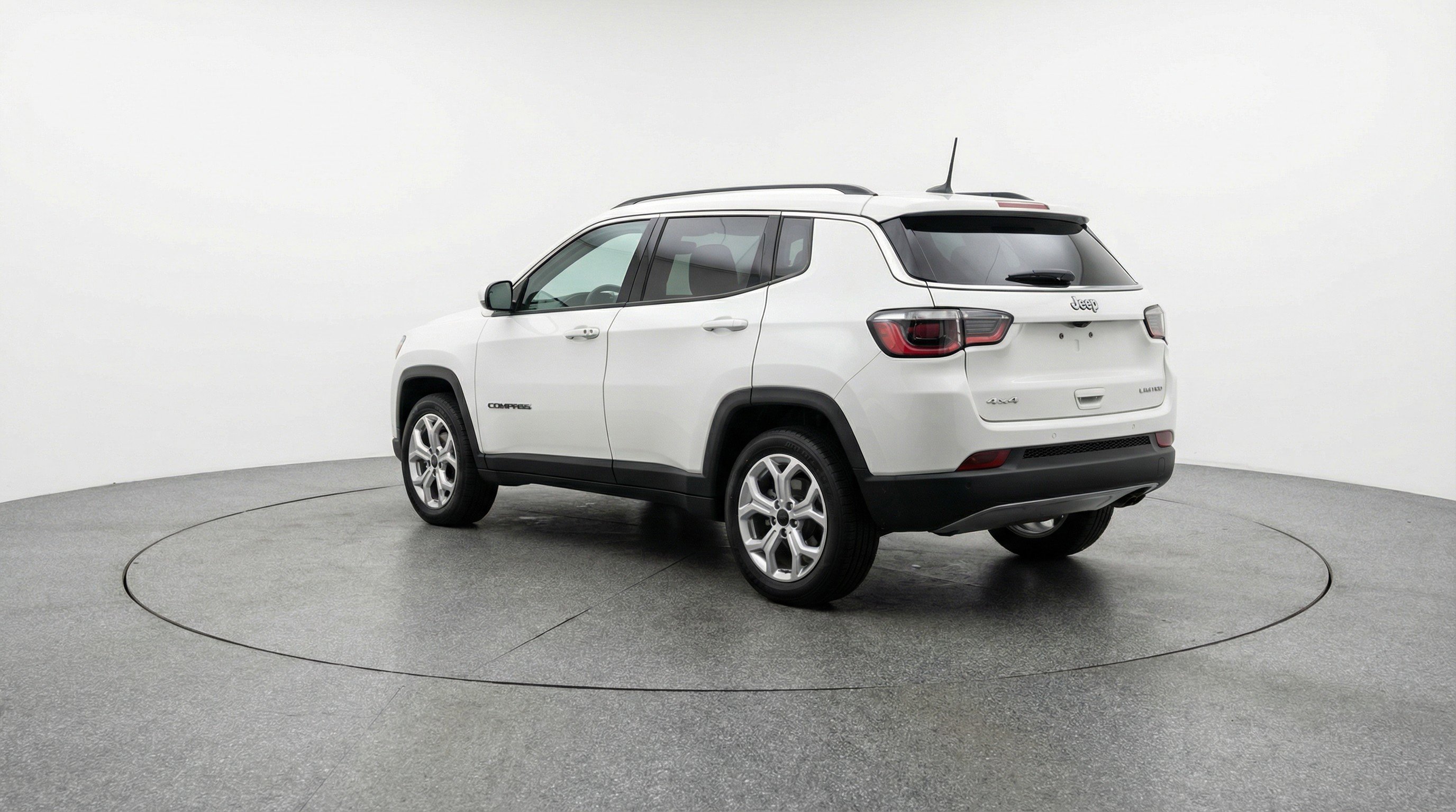 Used 2025 Jeep Compass Latitude image 6