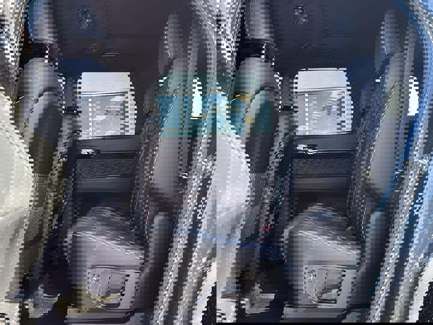 Used 2022 Hyundai Palisade Calligraphy w/ Winter Package image 9