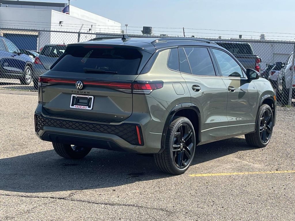 New 2026 Volkswagen Tiguan SE R-Line AWD/4WD image 4