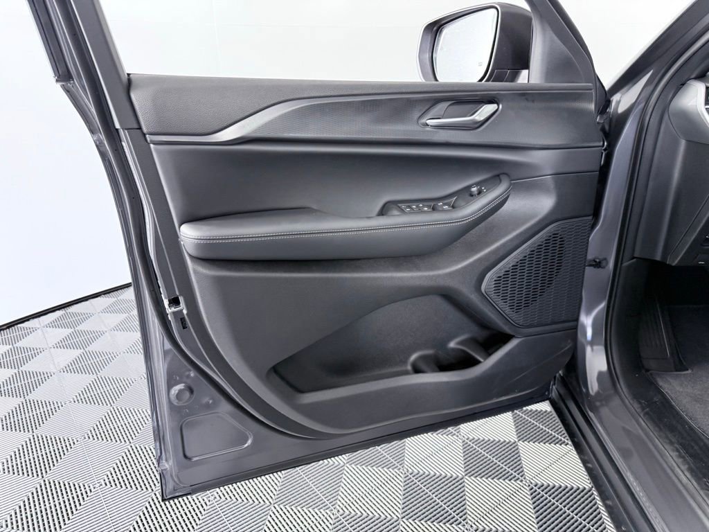 New 2025 Jeep Grand Cherokee Laredo X image 9