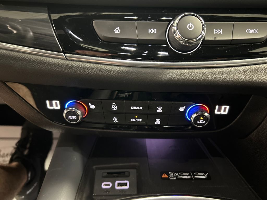 Used 2024 Buick Enclave Essence FWD image 19