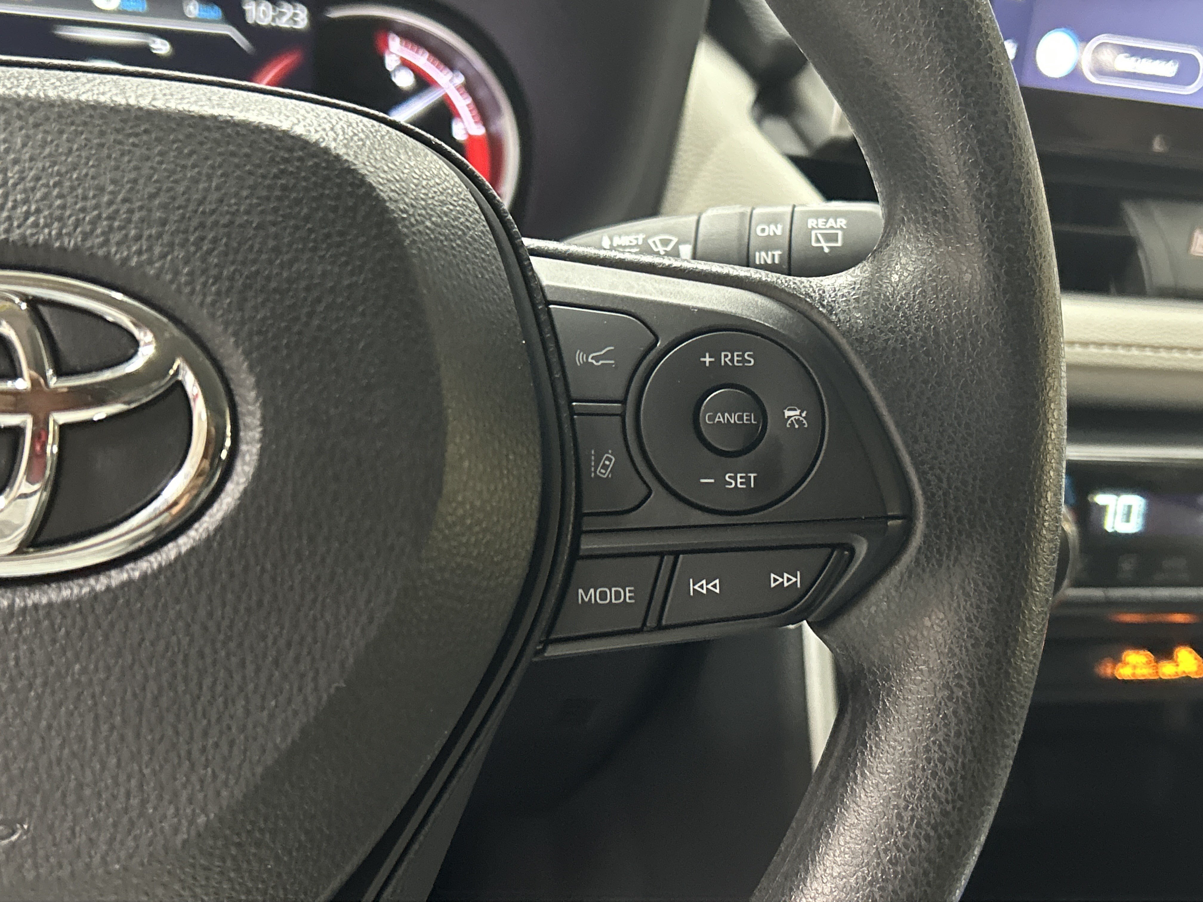 Used 2024 Toyota RAV4 XLE w/ Convenience Package FWD image 20