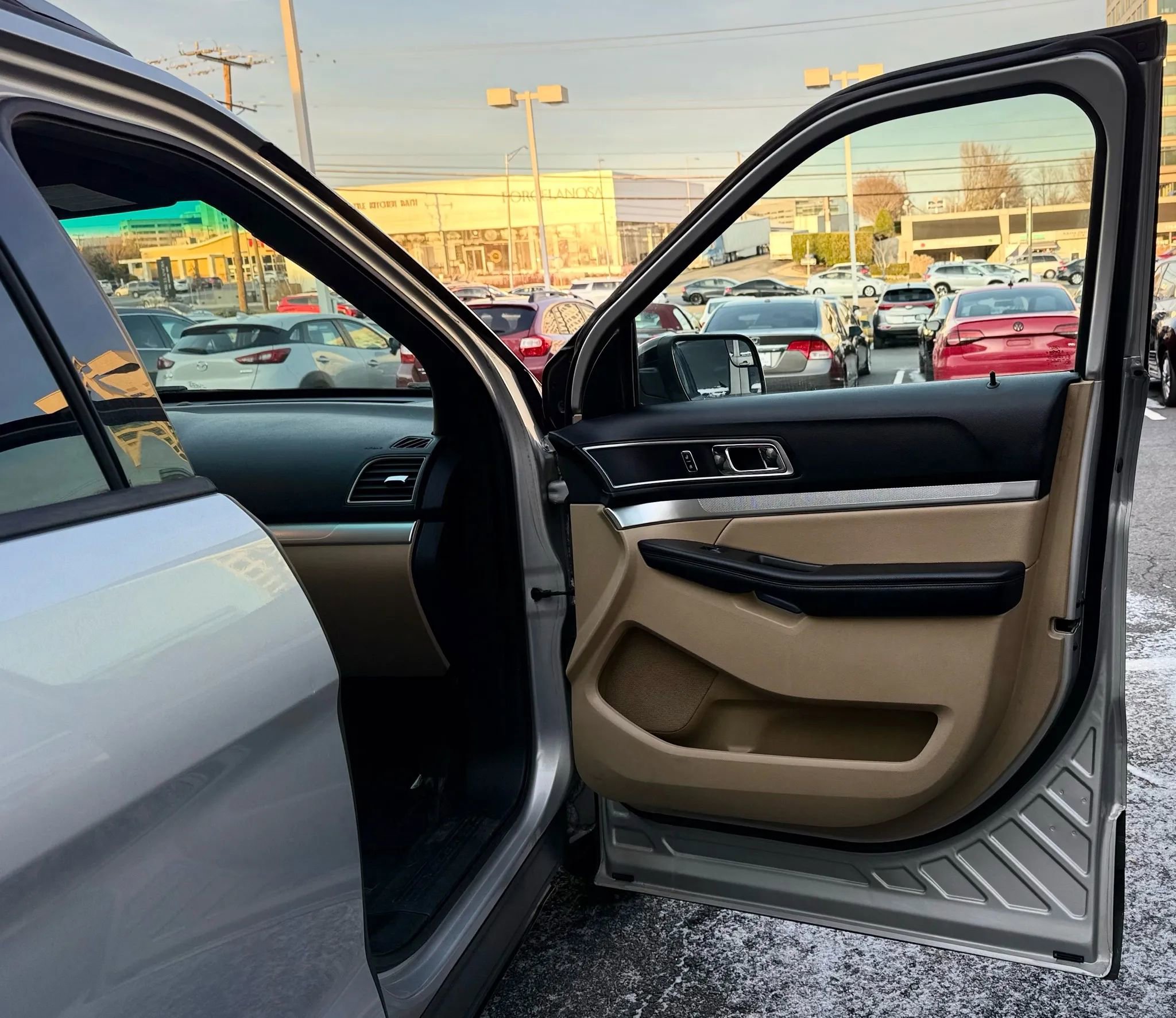 Used 2016 Ford Explorer XLT w/ Equipment Group 202A image 37