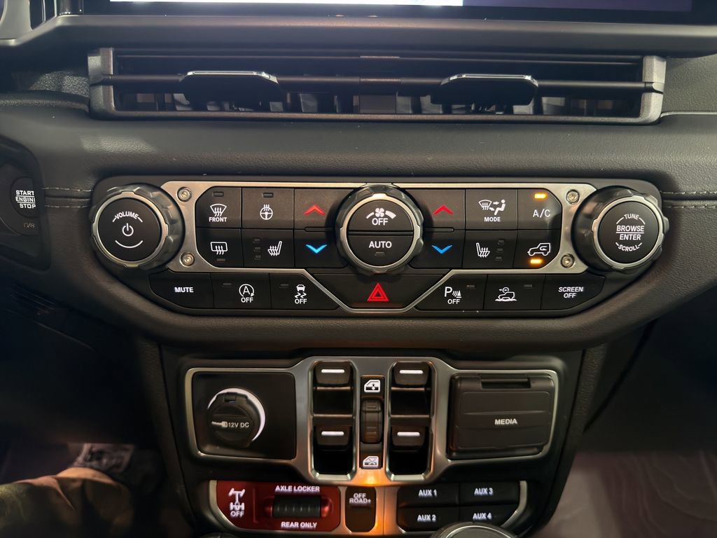 Used 2024 Jeep Gladiator Mojave AWD/4WD image 34