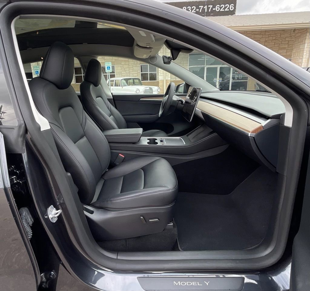 Used 2024 Tesla Model Y Long Range image 32