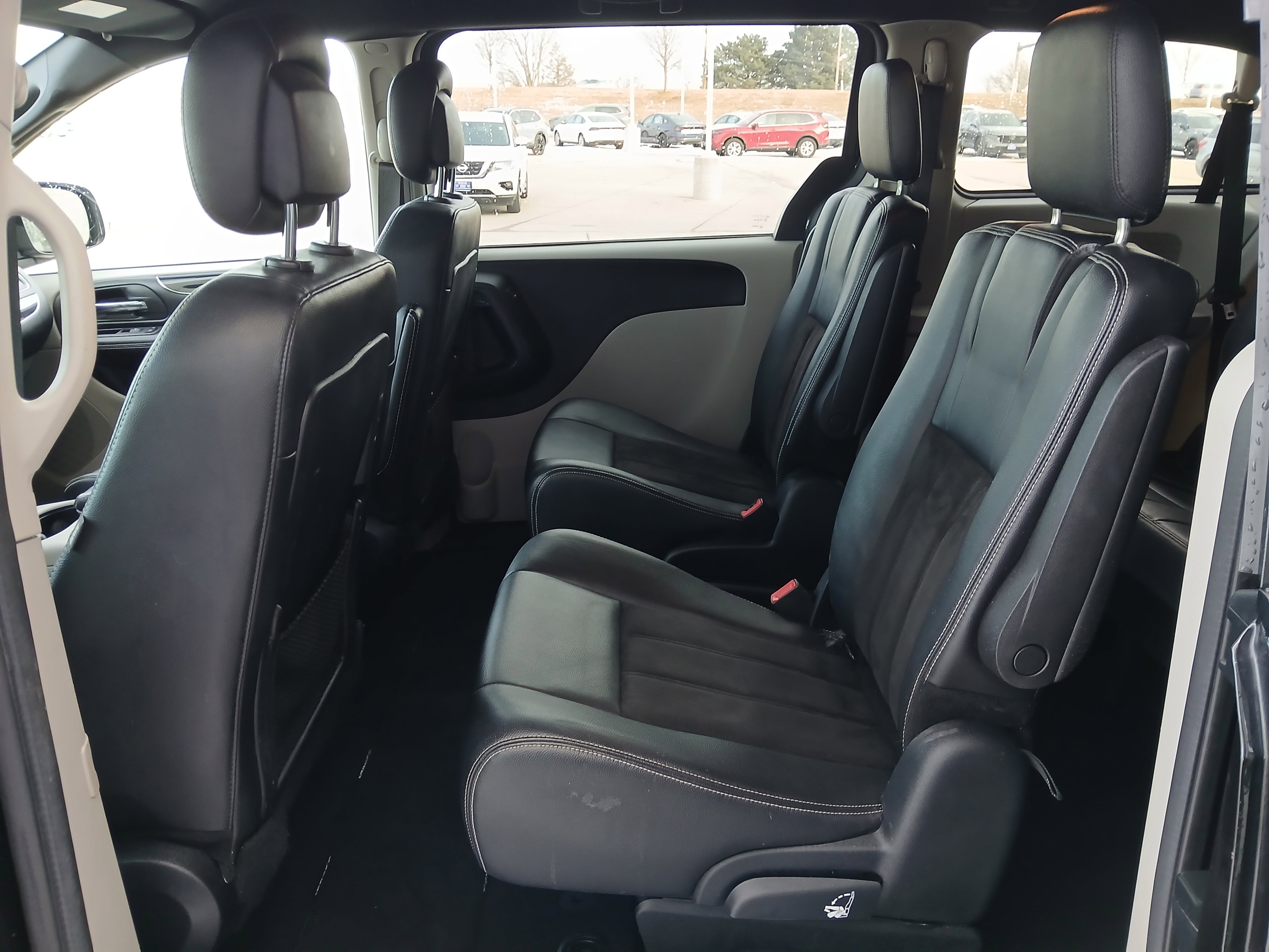 Used 2020 Dodge Grand Caravan SXT image 8