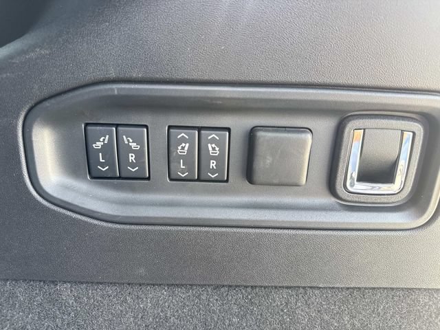 Used 2026 Cadillac Vistiq Sport w/ LPO, Floor Liner Package AWD/4WD image 14