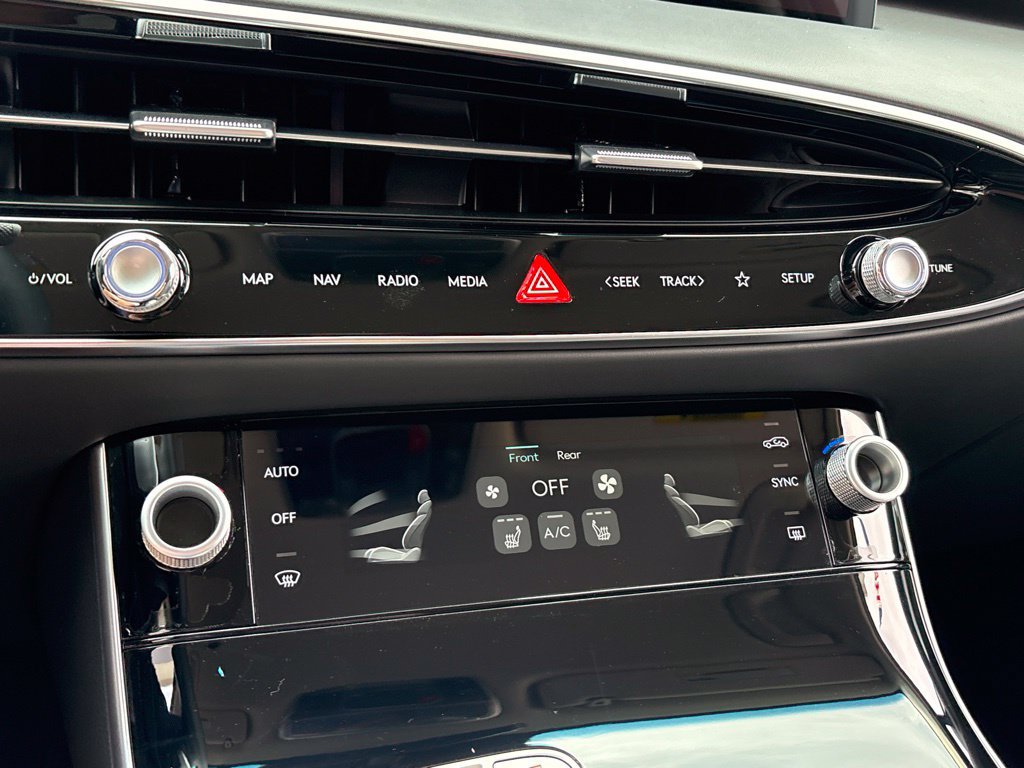 New 2027 Genesis GV70 2.5T AWD/4WD image 16