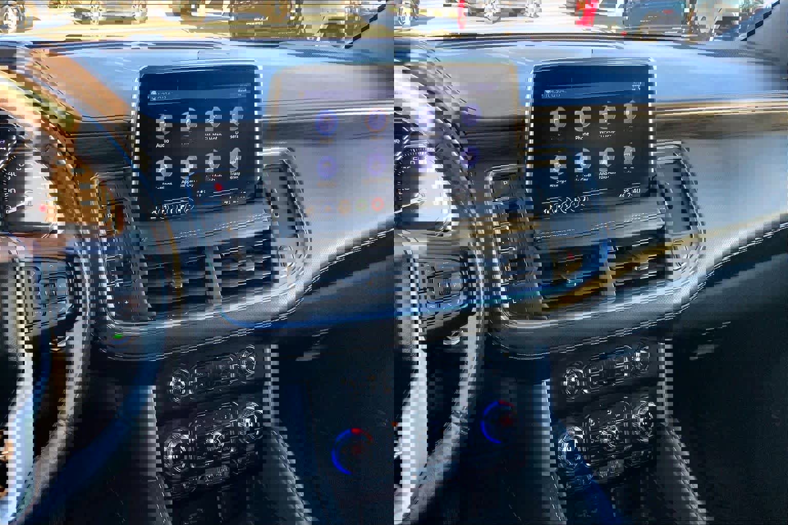 Used 2021 GMC Yukon SLT w/ SLT Luxury Plus Package image 6