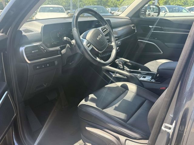 Certified 2024 Kia Telluride LX FWD image 3