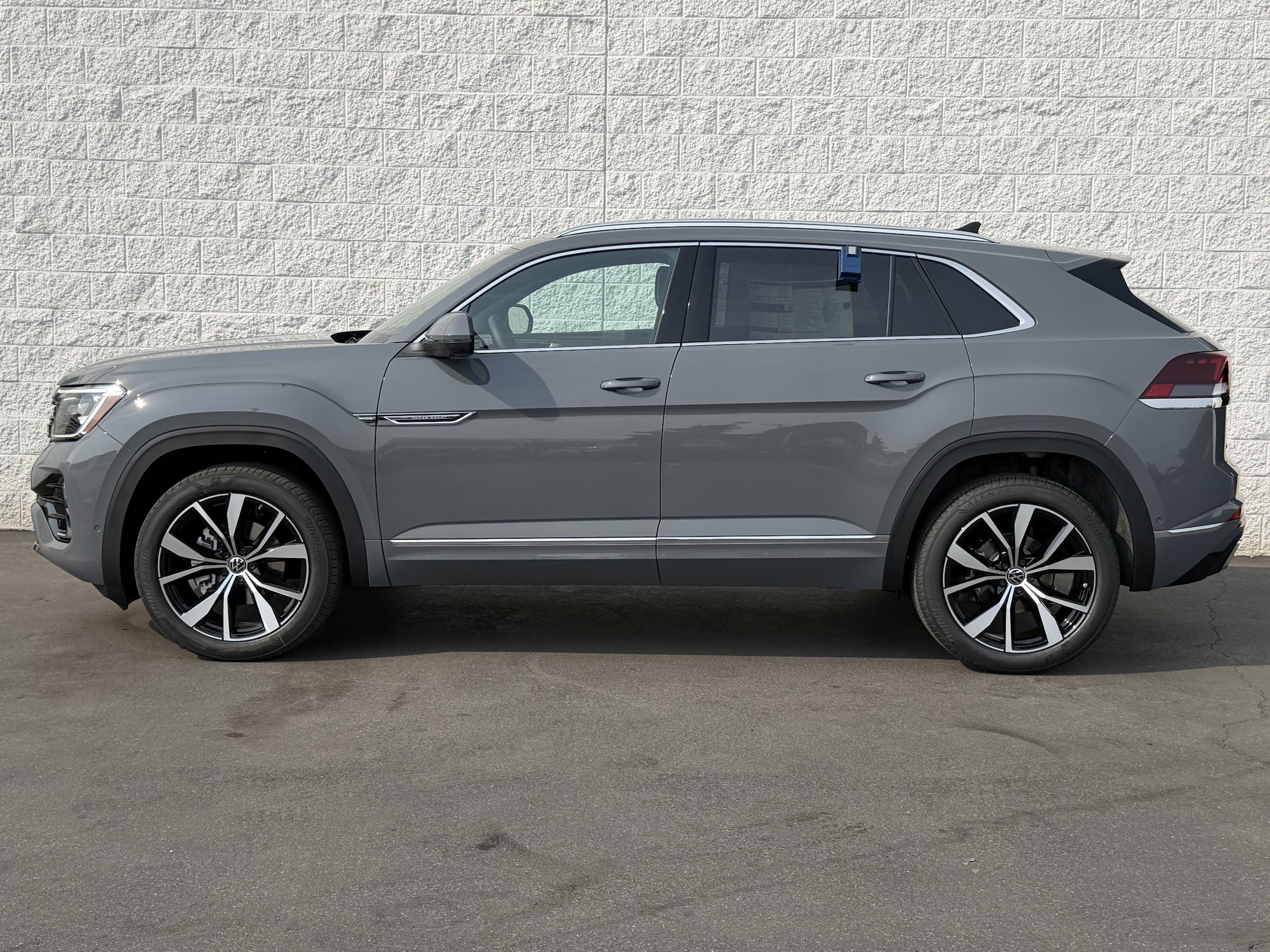 New 2026 Volkswagen Atlas Cross Sport SEL Premium R-Line AWD/4WD image 4