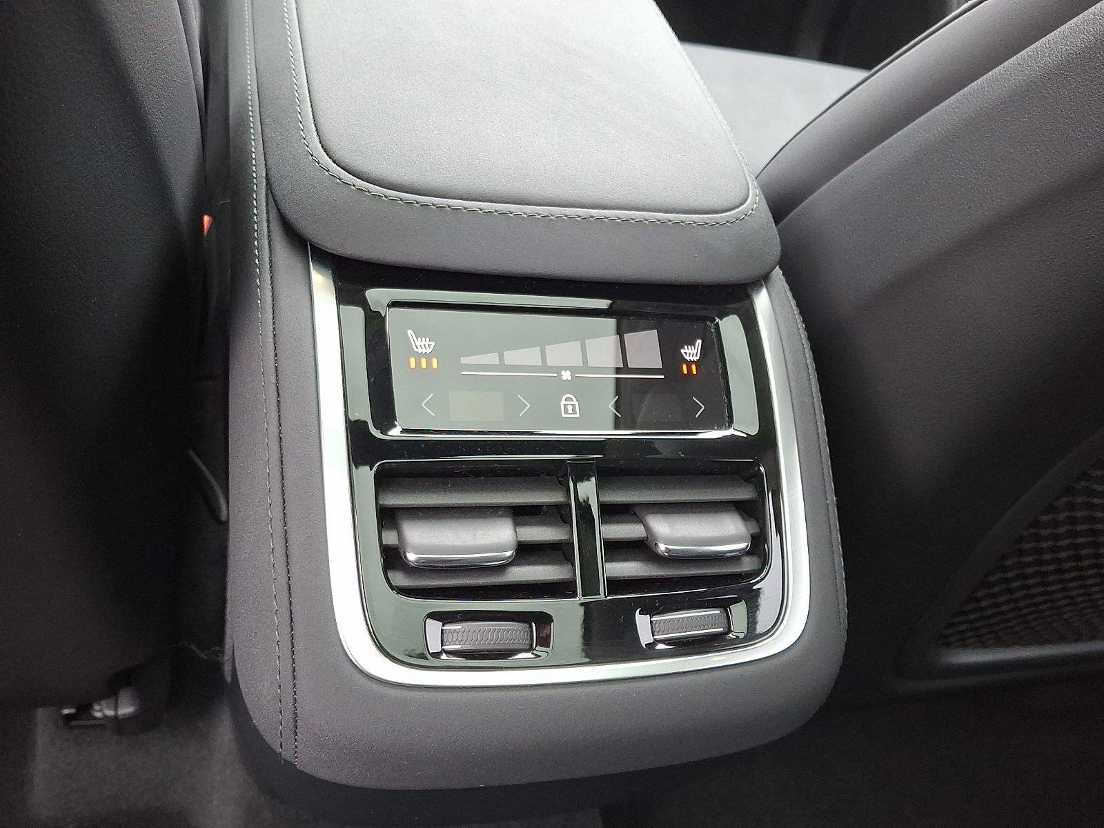 Certified 2025 Volvo XC90 B6 Plus image 12