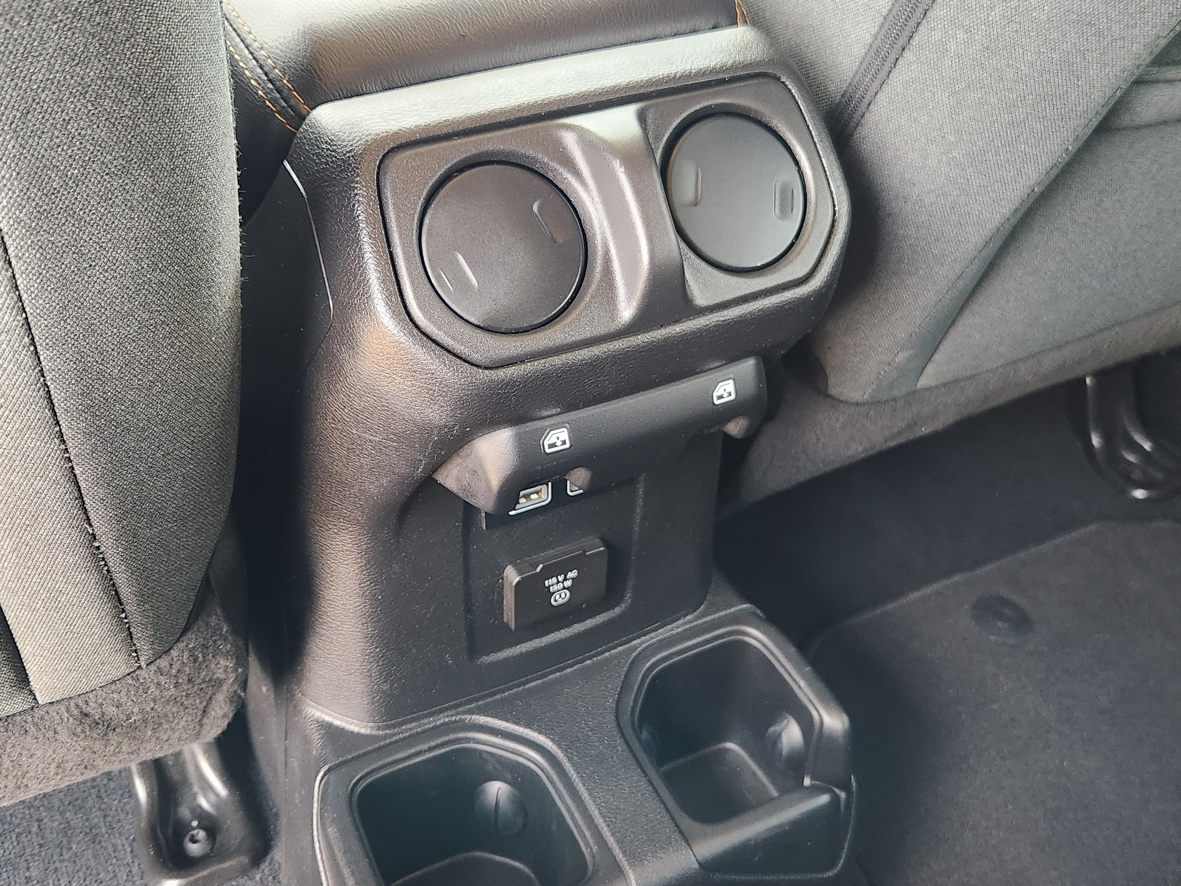 Used 2024 Jeep Wrangler Unlimited Sahara AWD/4WD image 28