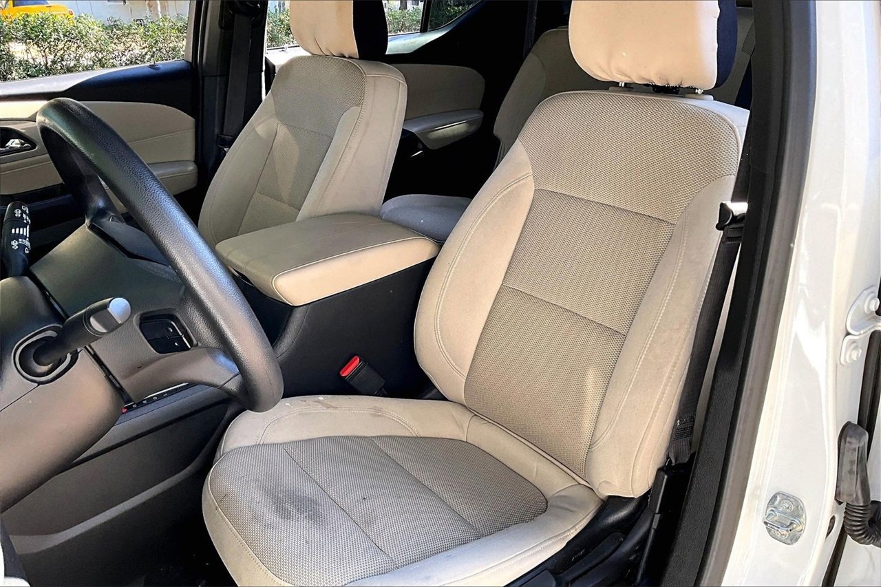 Used 2023 Chevrolet Traverse LS image 18