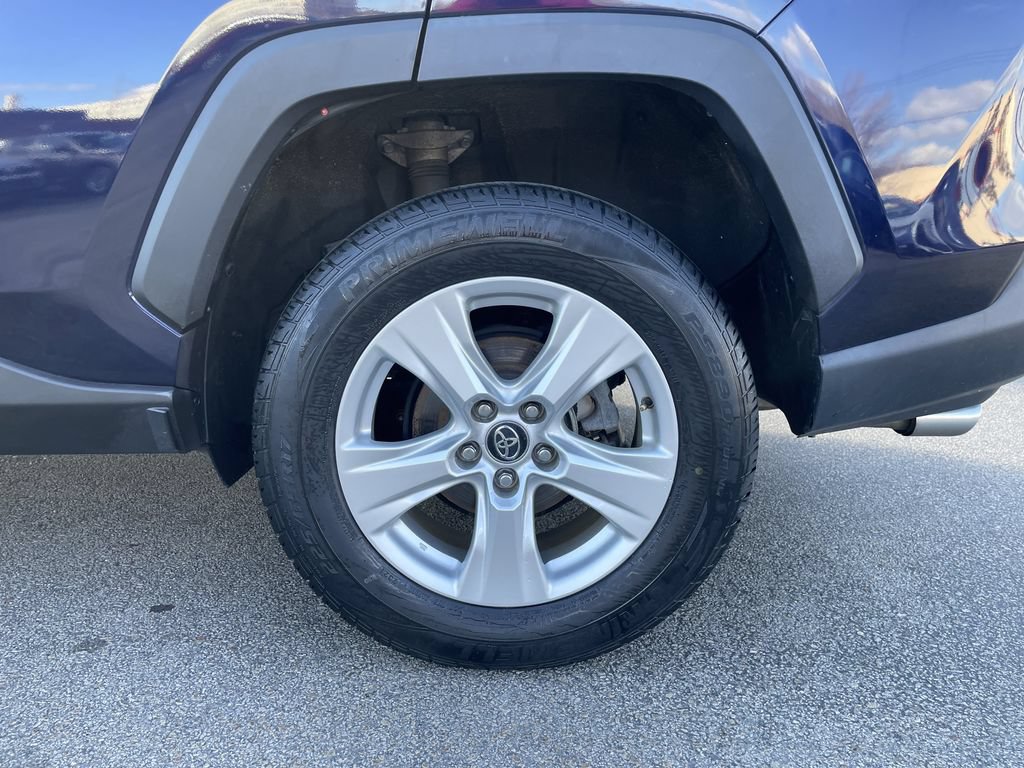 Used 2021 Toyota RAV4 XLE AWD/4WD image 10