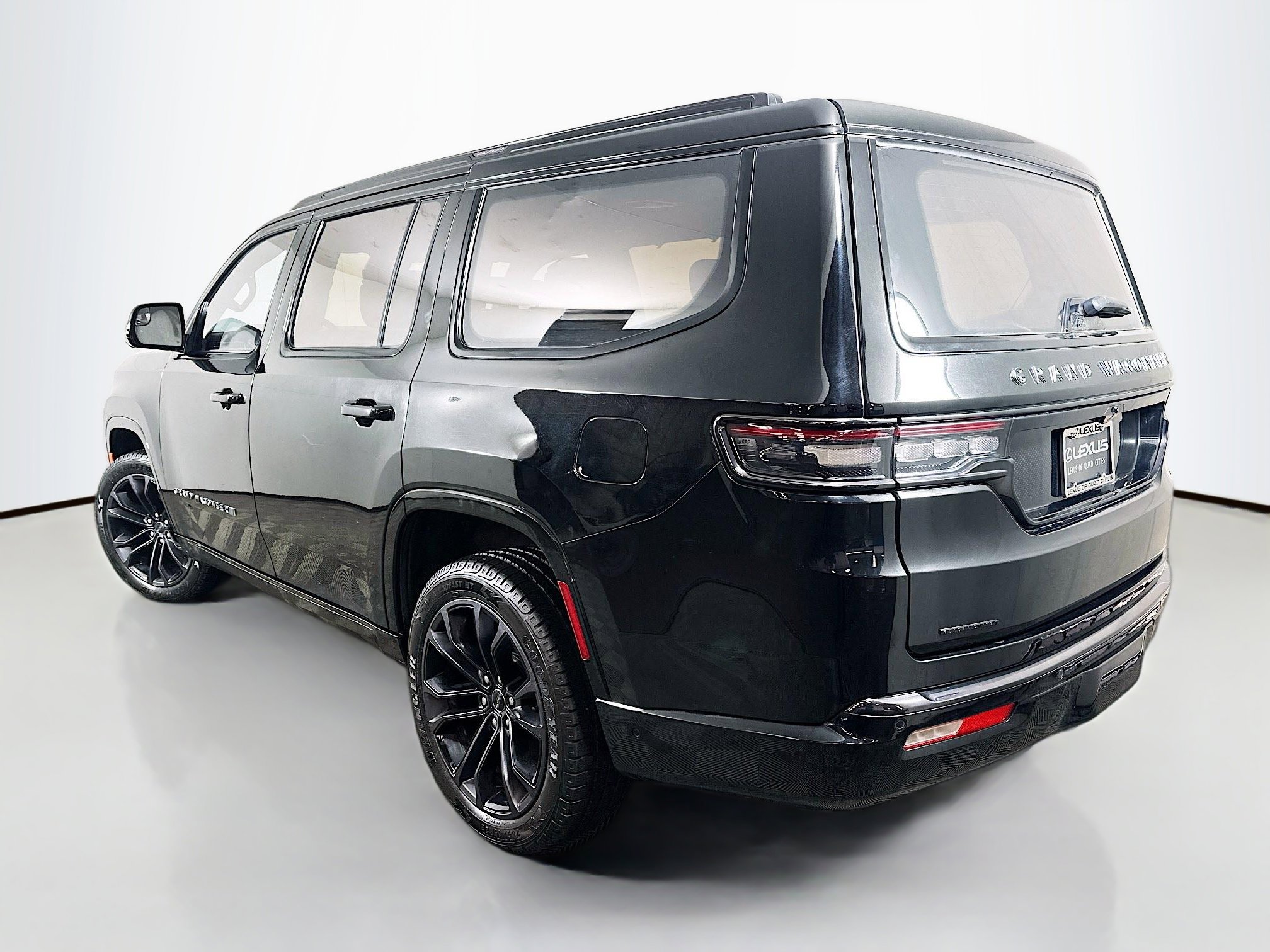 Used 2023 Jeep Grand Wagoneer Series III w/ Quick Order Packagew 28T image 5