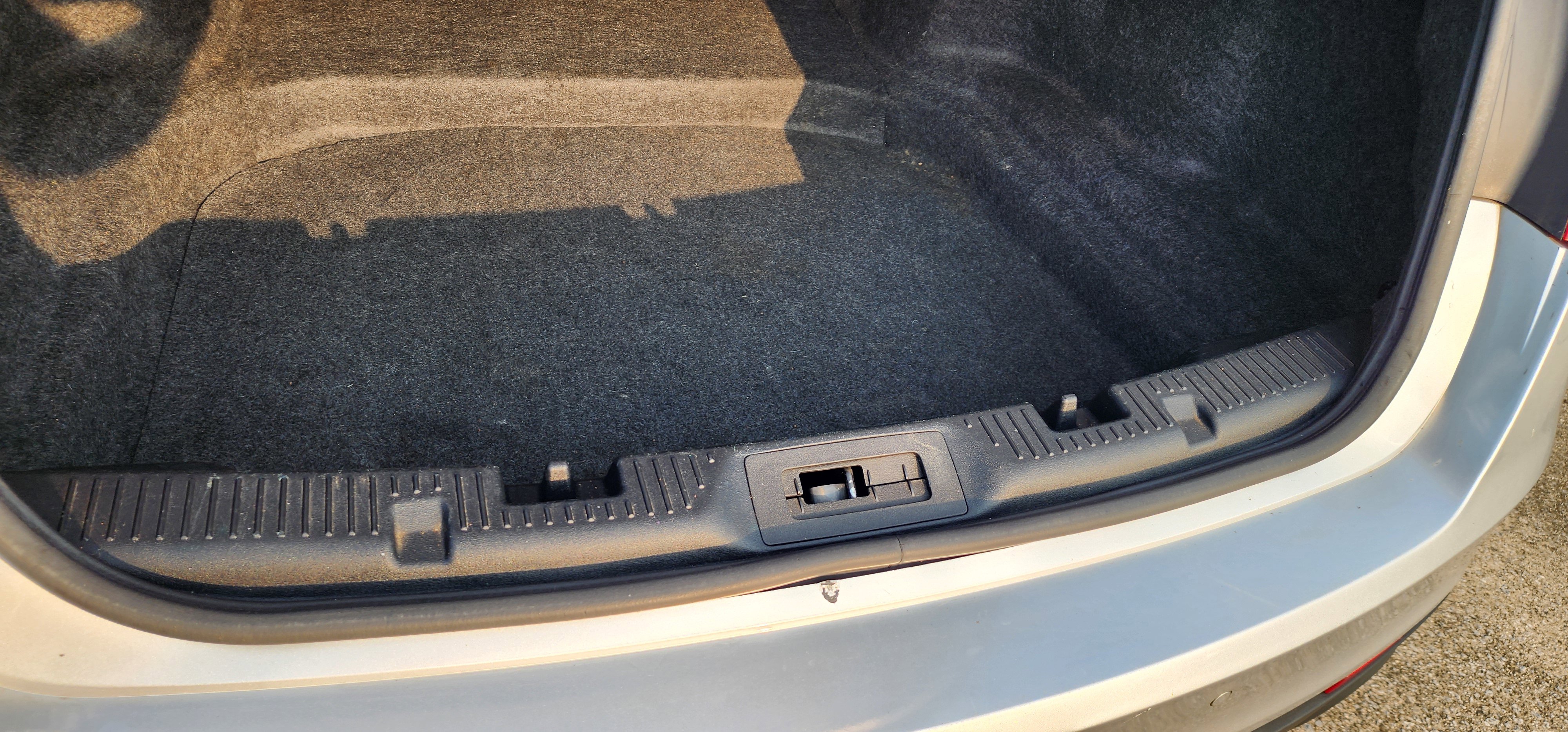 Used 2015 Ford Taurus SEL image 11