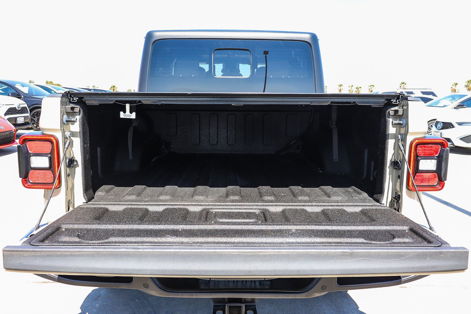 Used 2022 Jeep Gladiator Sport AWD/4WD image 29