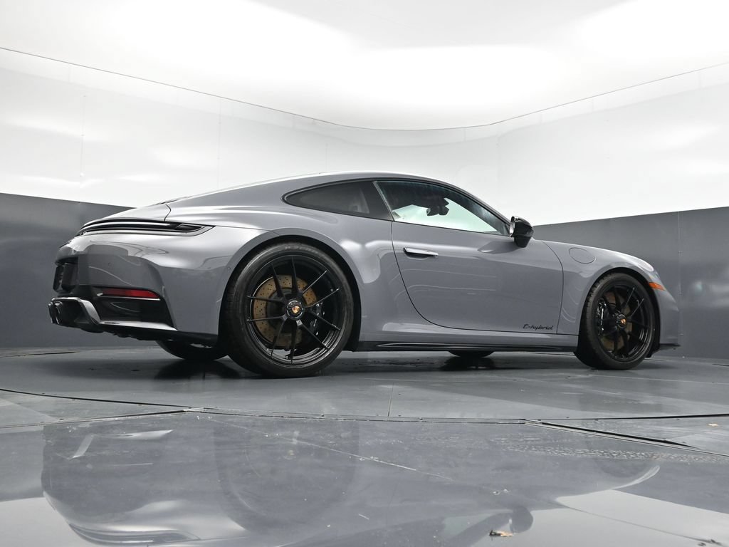 Certified 2026 Porsche 911 Carrera 4 GTS AWD/4WD image 24