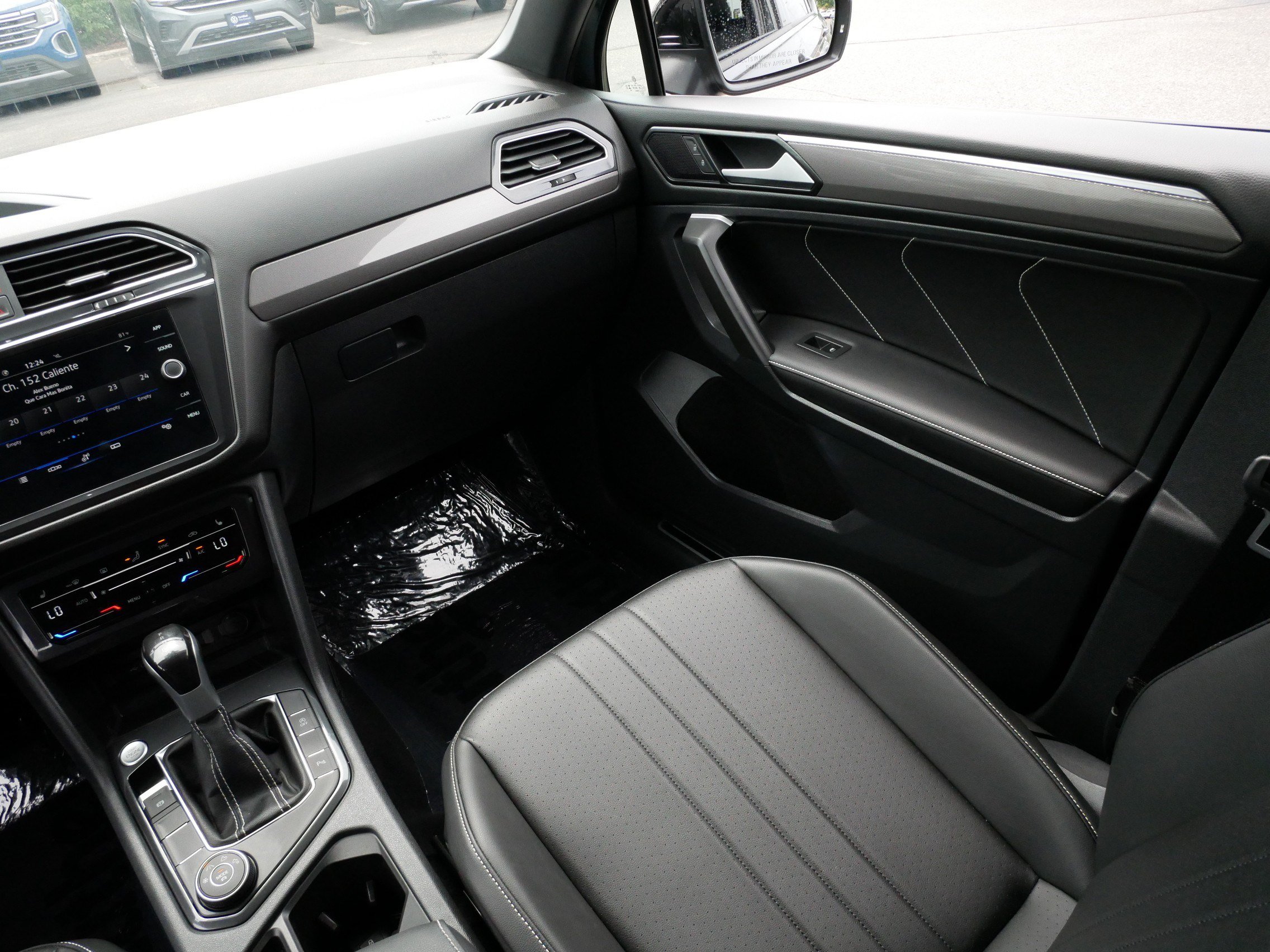 Certified 2023 Volkswagen Tiguan SE R-Line AWD/4WD image 11