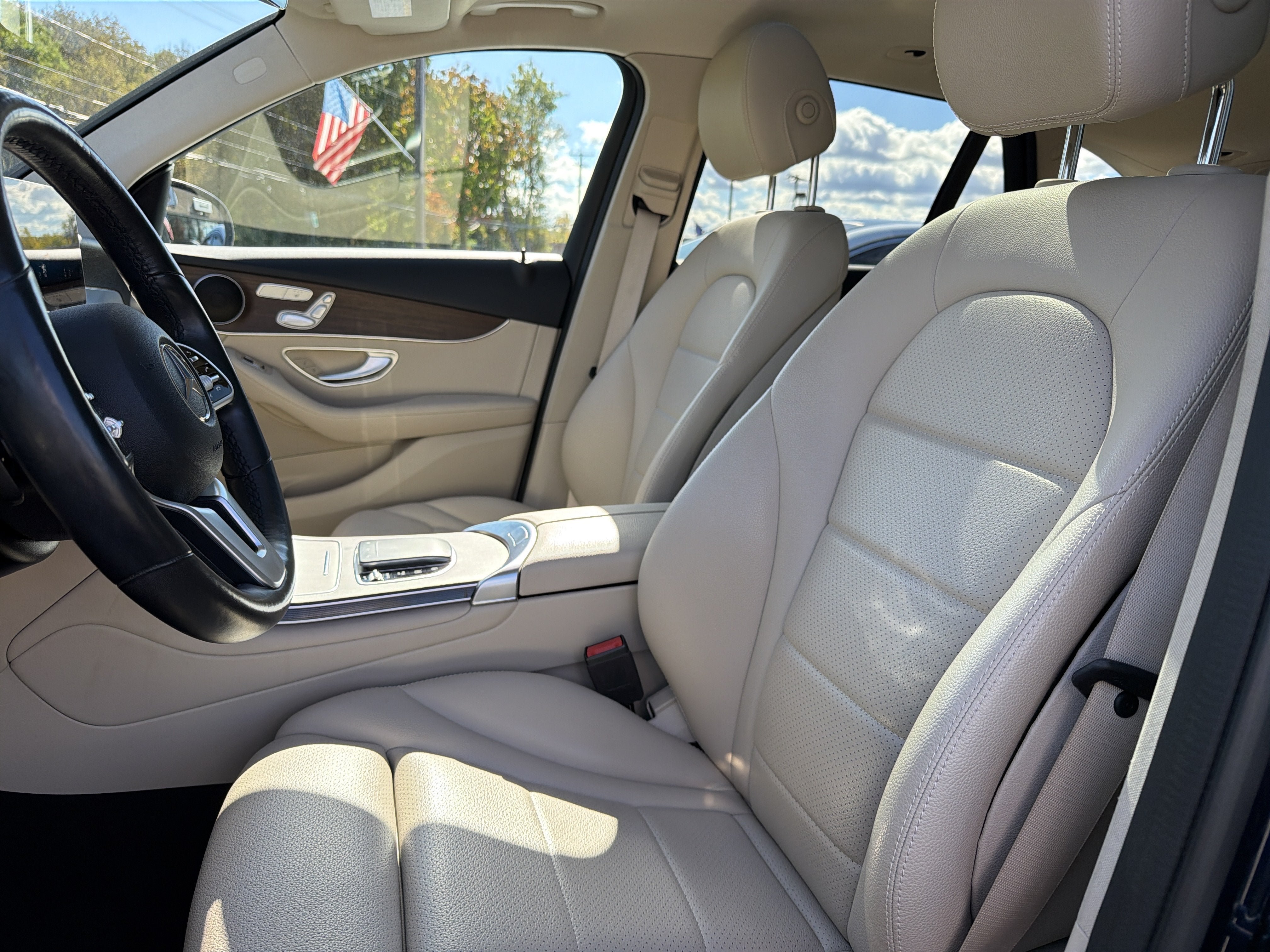 Used 2021 Mercedes-Benz GLC 300 4MATIC image 10