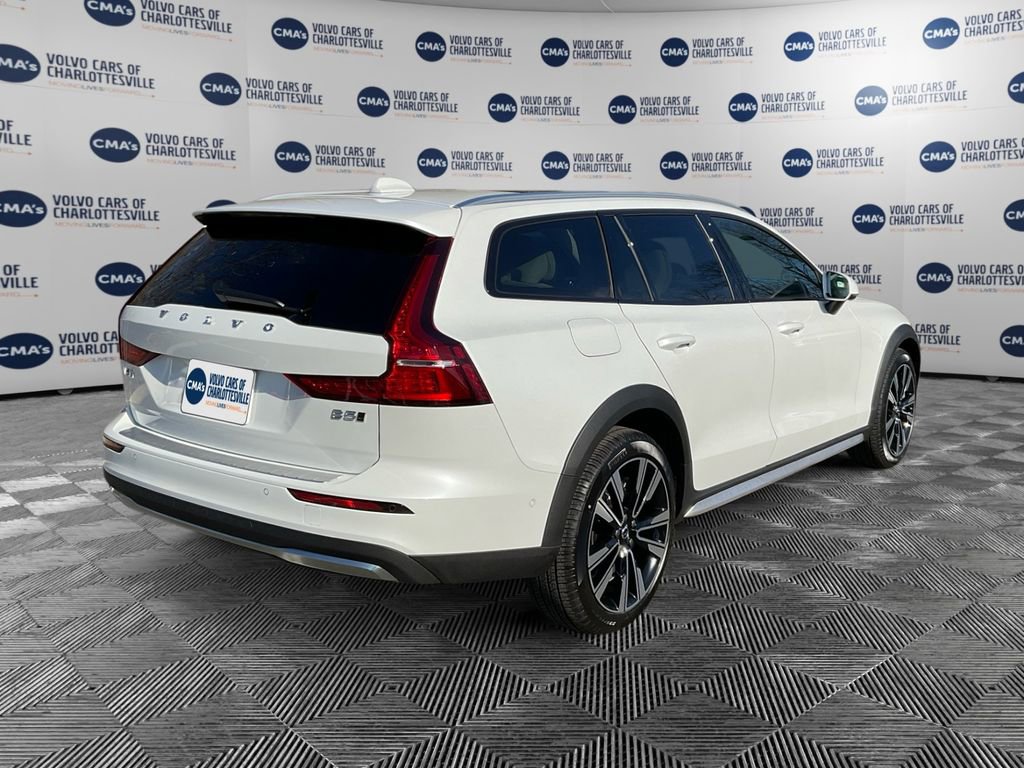 New 2026 Volvo V60 B5 Cross Country Ultra w/ Protection Package Premier image 5