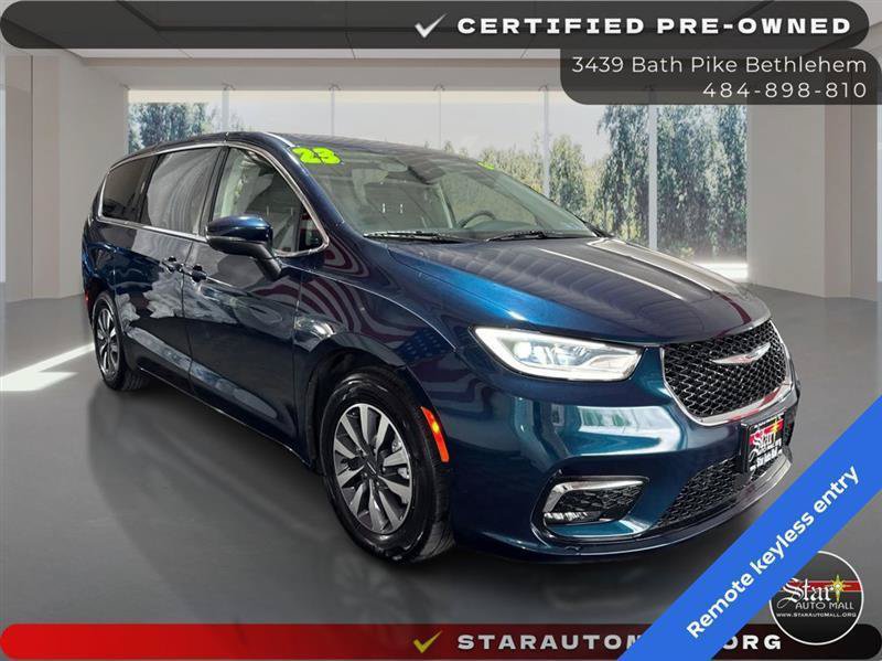 Used 2023 Chrysler Pacifica Touring-L w/ Uconnect Theater Family Group FWD image 3