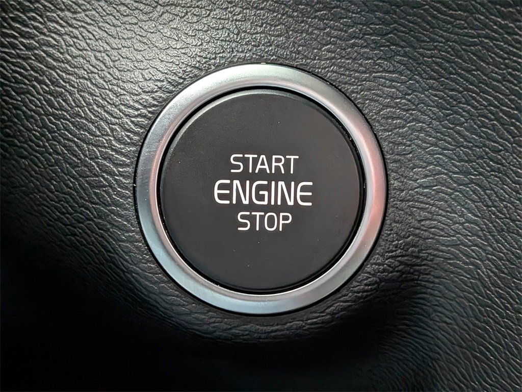 Certified 2024 Volvo XC40 B5 Core image 30